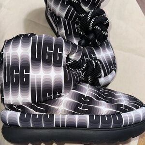 UGG Women's Monochrome Patterned Boots